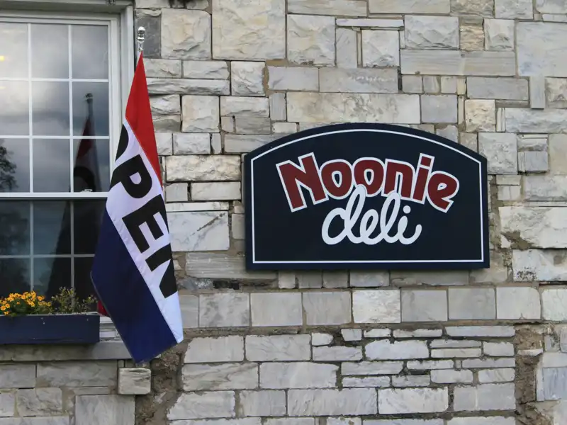 Noonie's Deli