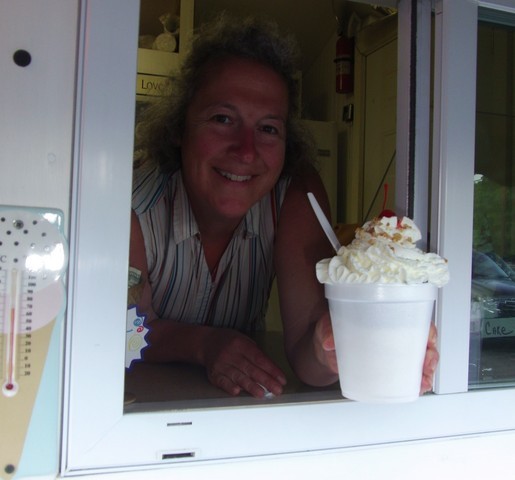 Creemee Stand